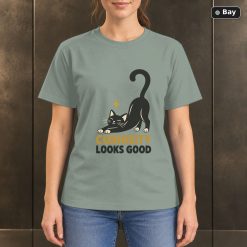 Curiosity Looks Good Cat T-Shirt, Minimalist Black Cat Graphic Curiosity Looks Good Cat T-Shirt, Minimalist Black Cat Graphic